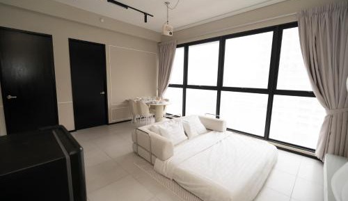 Apartment with City View