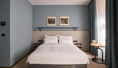 Queen Room