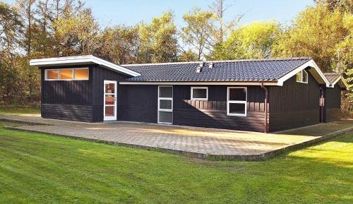 Three-Bedroom Holiday Home 