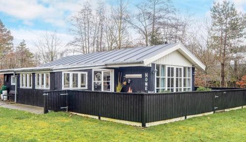 Four-Bedroom Holiday Home