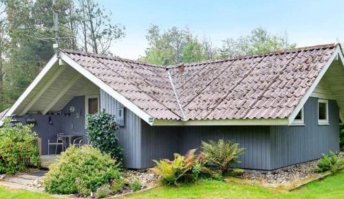 Three-Bedroom Holiday Home 