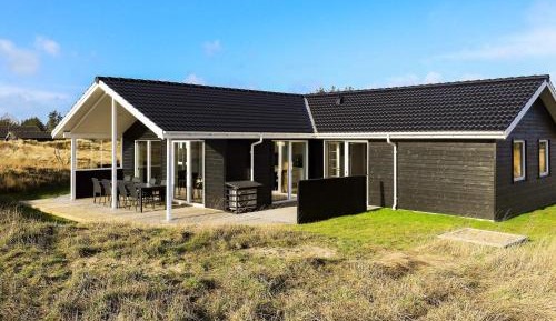 Four-Bedroom Holiday Home