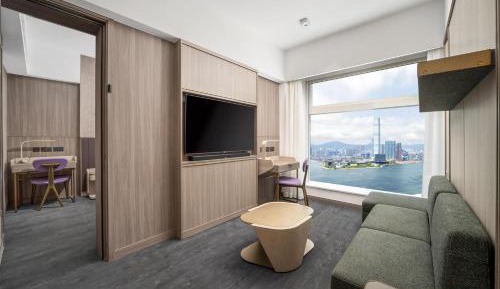 Queen Flex Suite