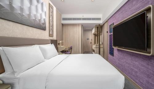 Queen Room with Harbor View