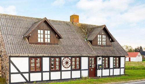 Three-Bedroom Holiday Home 