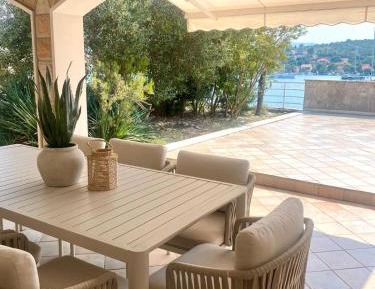 Villa - Beach Front