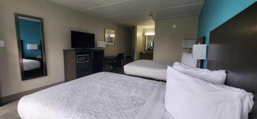 Queen Room with Two Queen Beds - Non-Smoking