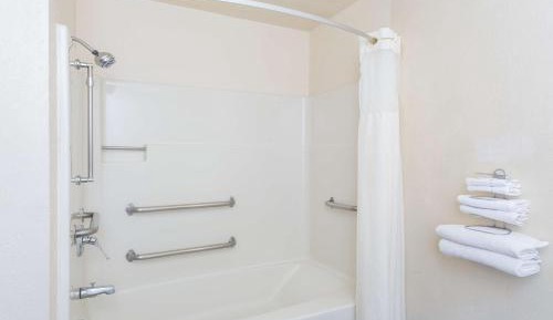Queen Room - Mobility Access/Non-Smoking