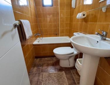 Quadruple Room with Private Bathroom