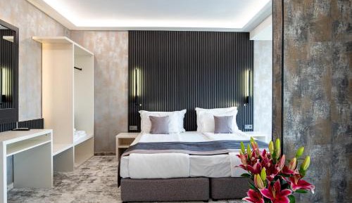 Luxury Suite with Balcony