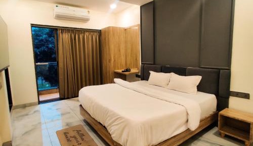 Suite with Hot Tub