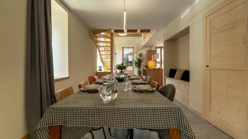 Three-Bedroom Apartment with Mountain View