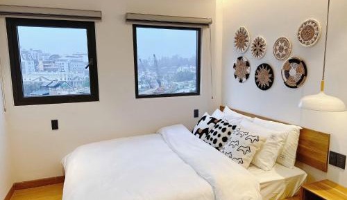 One-Bedroom Apartment with City View