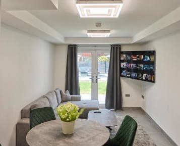 Three-Bedroom Deluxe Apartment