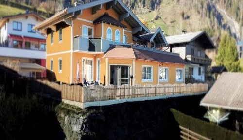 Three-Bedroom Holiday Home 