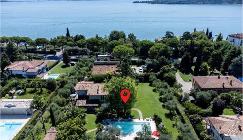 Five-Bedroom Holiday Home