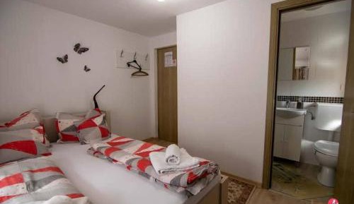 Room #494386904