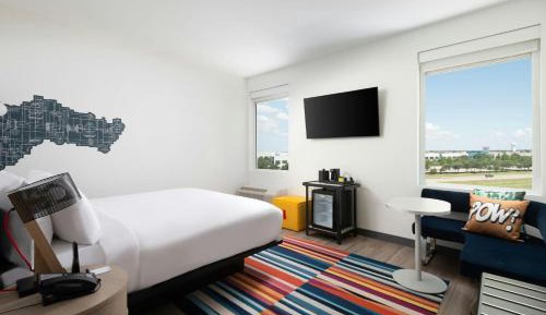 Queen Suite with Sofa Bed - Hearing Accessible
