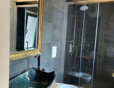 Room #533431504