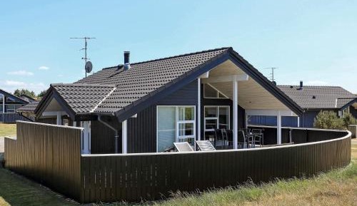 Three-Bedroom Holiday Home 