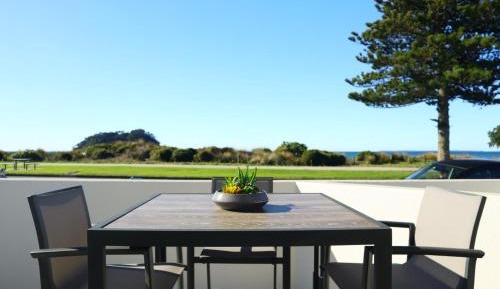 One-Bedroom Apartment with Ocean View