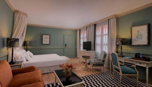 Superior King Room
