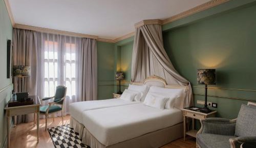 Deluxe Twin Room with Two Twin Beds