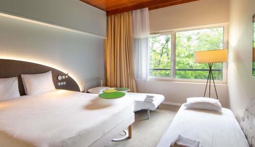Standard Suite with 1 double bed and 2 sofa beds