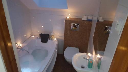 Deluxe Double Room with Spa Bath - Attic 