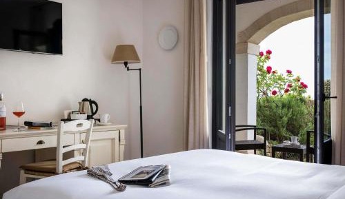 Deluxe Queen or Twin Room