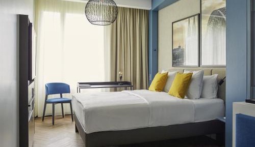 Deluxe Queen Room