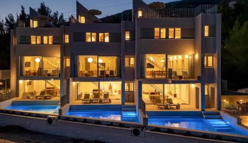 Four-Bedroom Deluxe Apartment