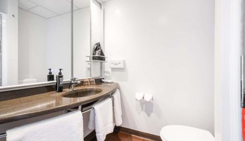 Double Room with Two Double Beds and City View 
