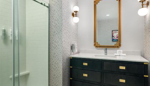 Deluxe King Suite