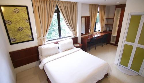 Standard Queen Room