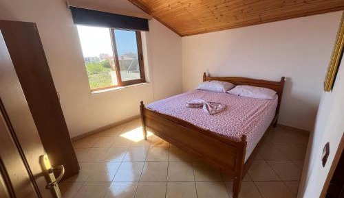 Apartment with Lake View