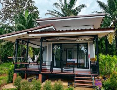 Deluxe Bungalow with Garden View