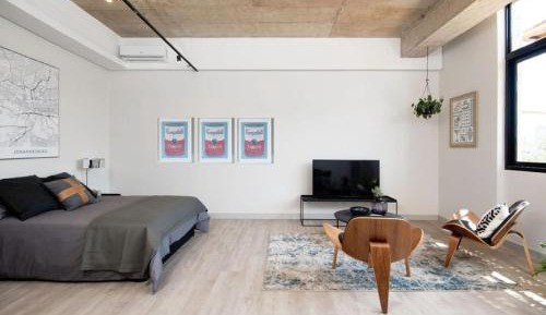 Deluxe Studio