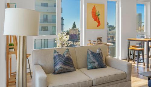 One-Bedroom Deluxe Apartment