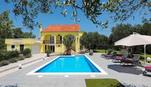 Three-Bedroom Holiday Home 