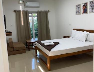 Deluxe Room (2 Adults + 1 Child)