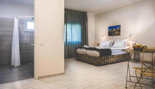 Standard Quadruple Room High Floor (2 adults + 2 children)