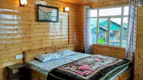 Deluxe Room (2 Adults + 1 Child)