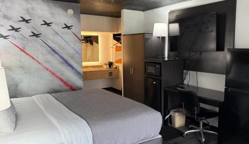 Double Room with Roll-In shower - Mobility Accessible/Non-Smoking
