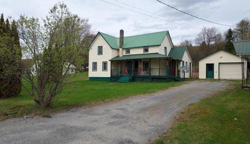 Four-Bedroom Holiday Home