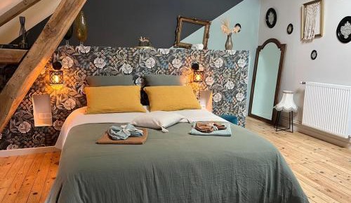 Deluxe Double Room (2 Adults + 1 Child)
