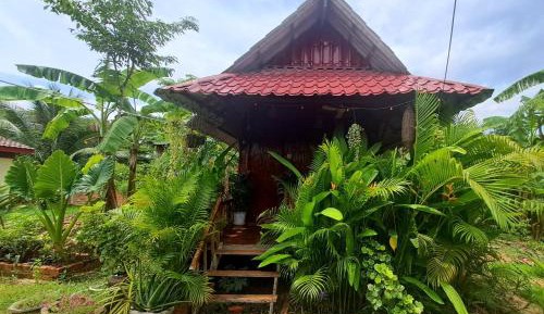 Bungalow with Garden View