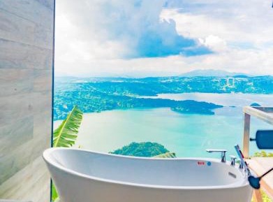 King Suite with Ocean View