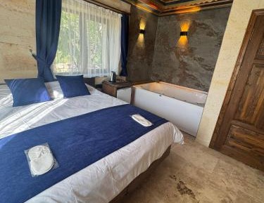 Deluxe Double Room with Bath