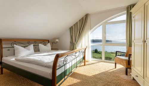Suite with Lake View